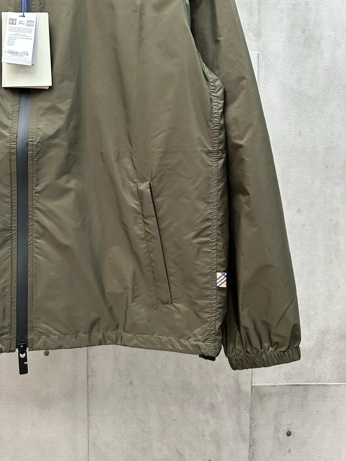 burberry ： 100% 。 。 ， ， 。 ，Breathable ， 。 ： ： ， ， 。 ， 。 。 ， ， 。 ： SIZE: S M L XL